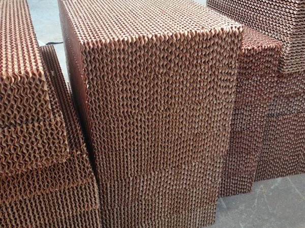 高温厂房为什么会选择水帘纸配合负压风机来降温